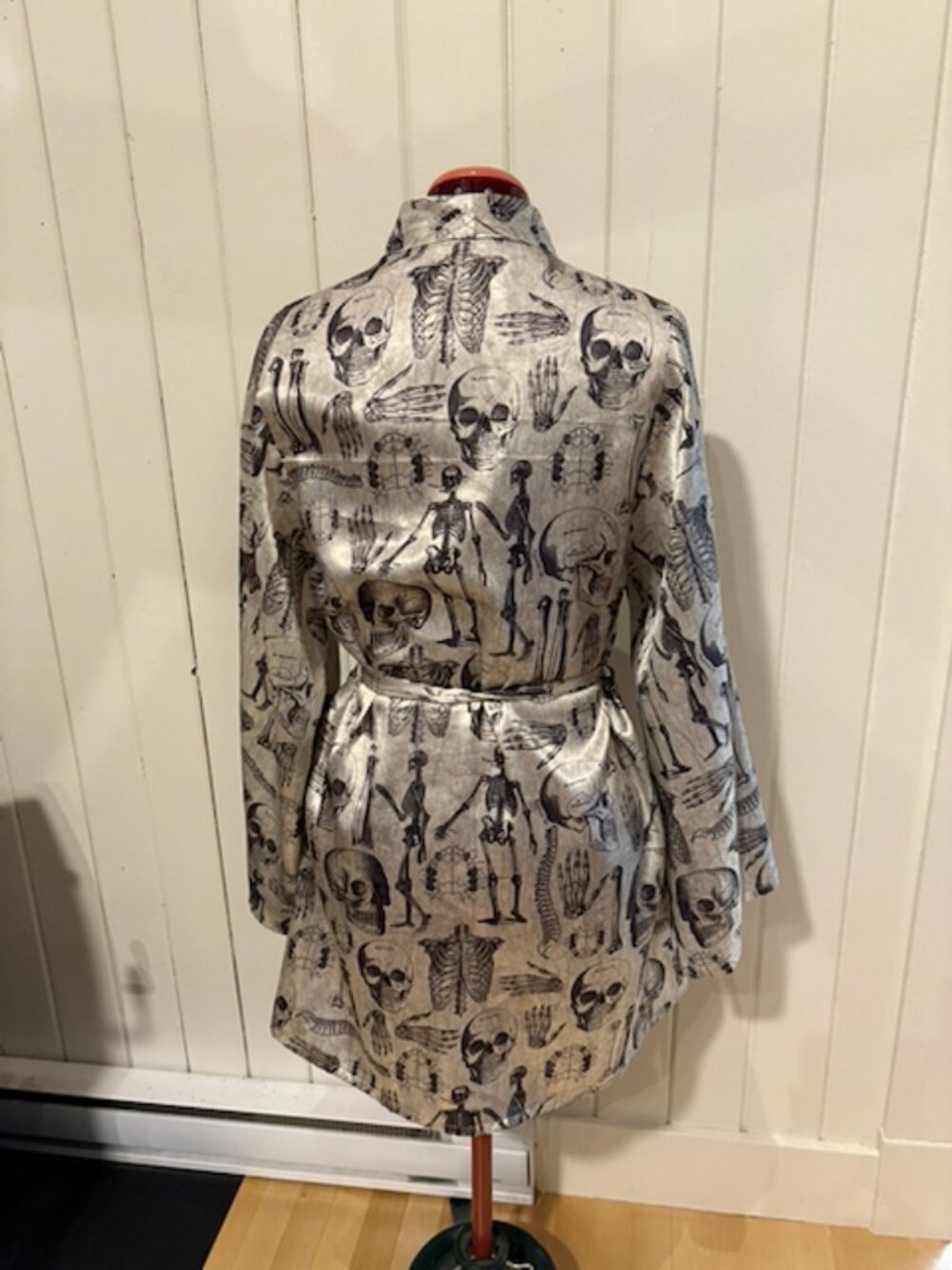 Satin Dressing Gown Bath Robe Skeleton Pattern - Picture 4 of 5